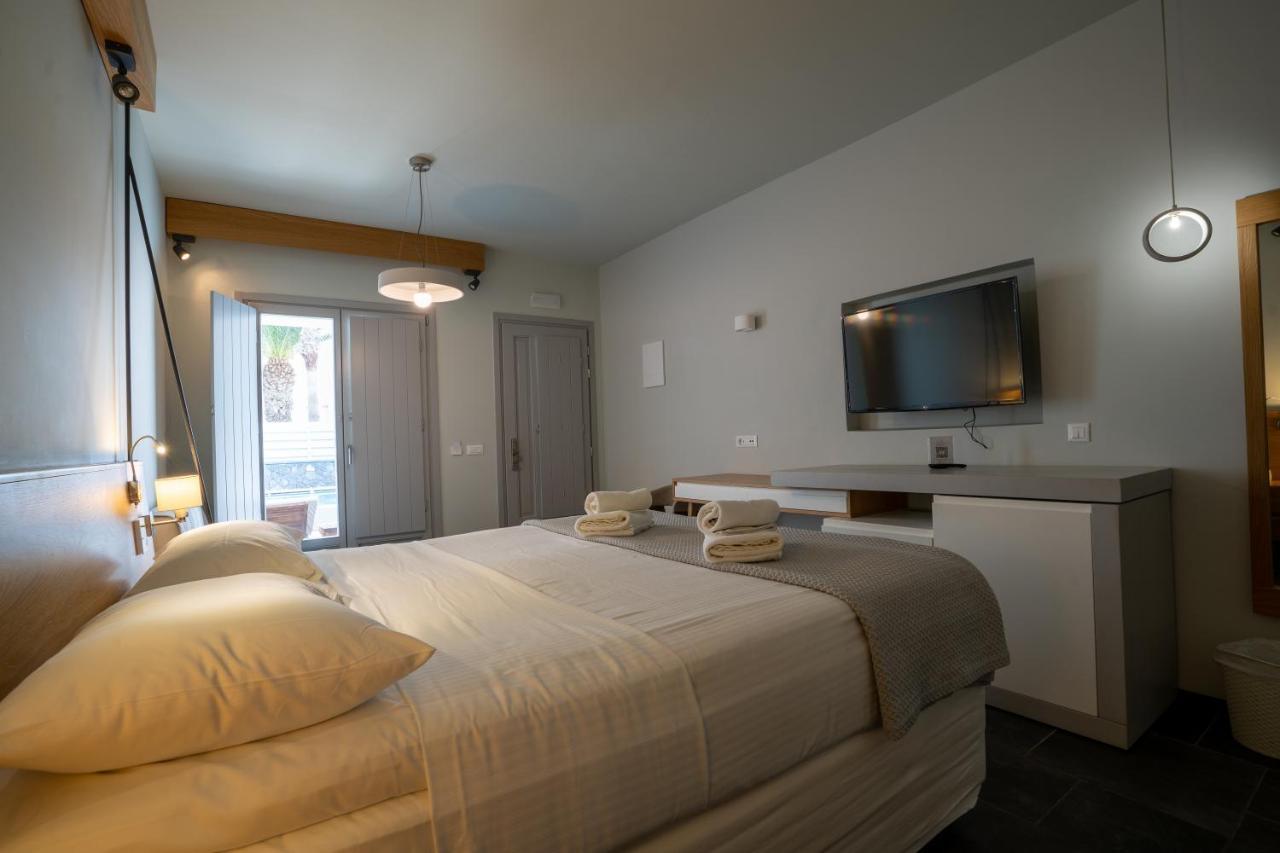 Meltemi Excelsior Suites 佩里萨 外观 照片